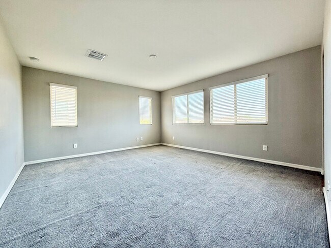 Building Photo - Spectacular 4-Bedroom, 2.5 Bathroom Home in Glendale!!