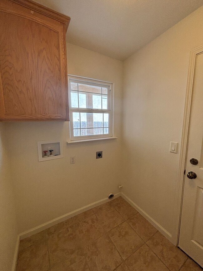 Building Photo - P32000