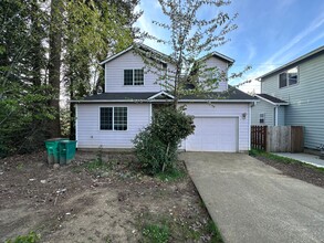 Building Photo - Welcome to this spacious and inviting single-family home w/fully fenced backyard! New Carpet Inst...