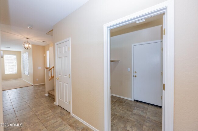 Building Photo - 2023 W Shackleton Dr