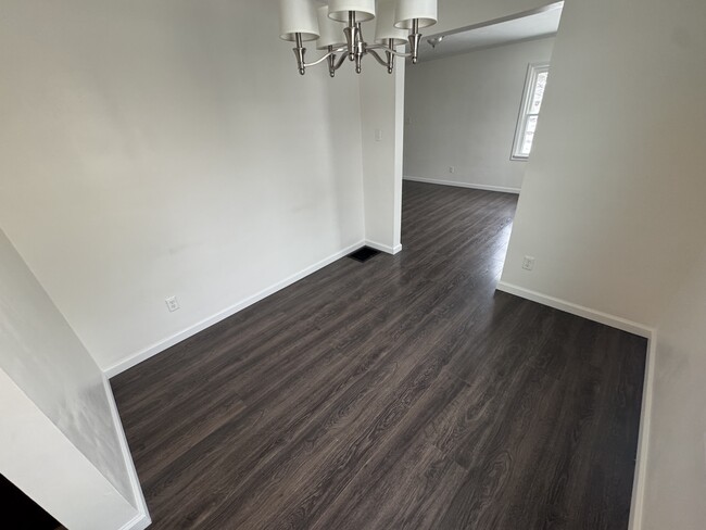 Building Photo - 2312 Newton St