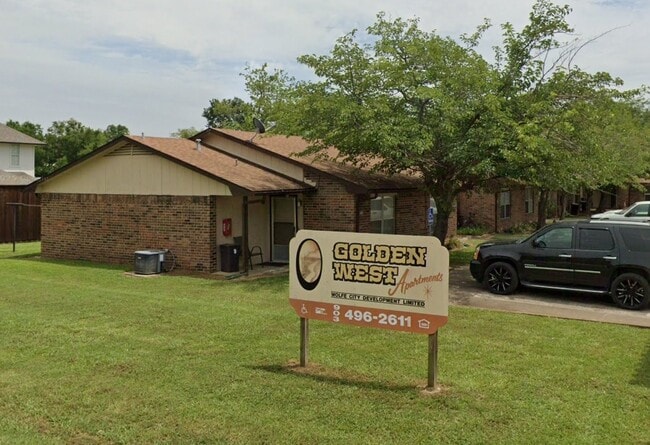 Building Photo - 709 Witt St