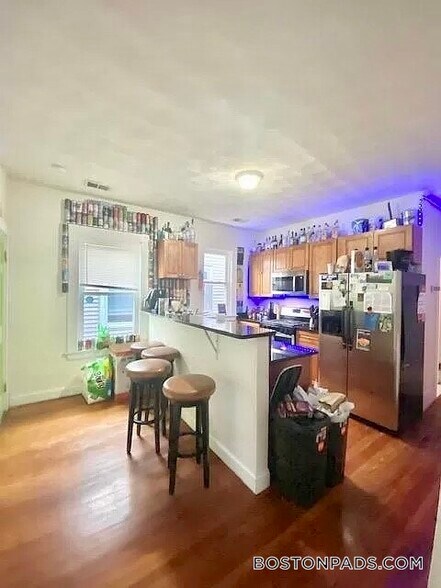 Building Photo - 8 Carmel St