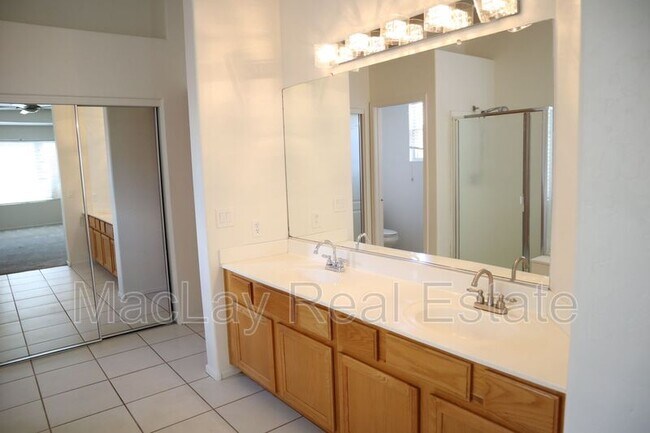 Building Photo - 3820 S Barberry Pl