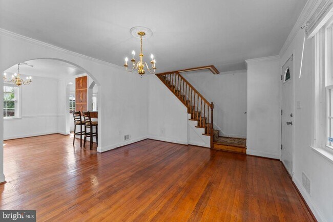 Building Photo - 633 Walker Ave