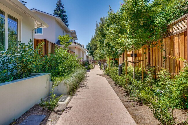 Building Photo - Brand New 2 Story, 3 Bed, 3 Bath Townhome ...
