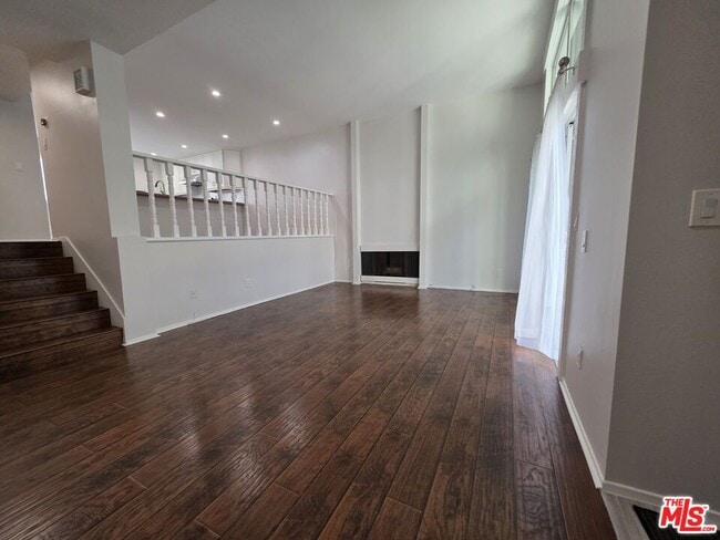 Building Photo - 4866 1/2 McConnell Ave