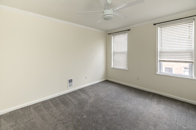 Building Photo - 6 N Decker Ave