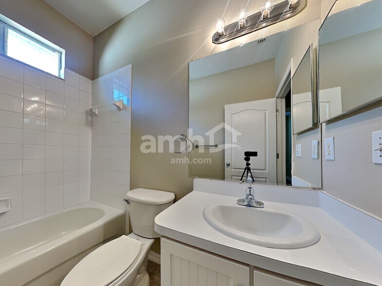 Building Photo - 5018 Sky Blue Dr