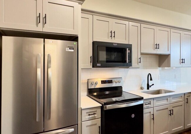 Building Photo - 709 N Duke St