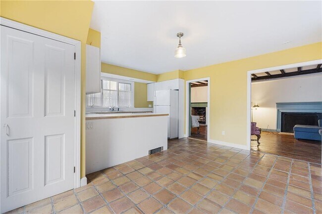 Building Photo - 73 Thames St