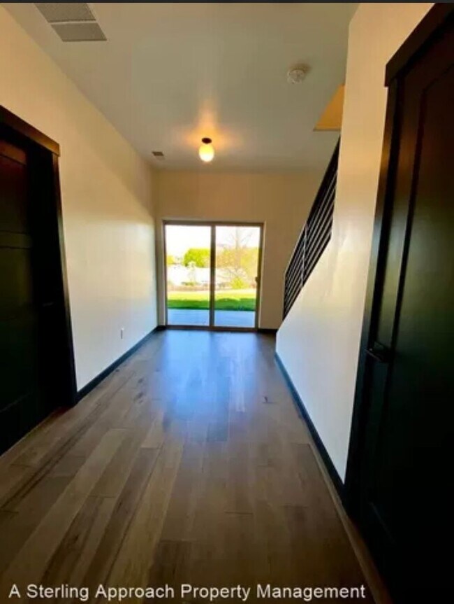 Building Photo - Close to Micron! Luxury Town Home With Two...