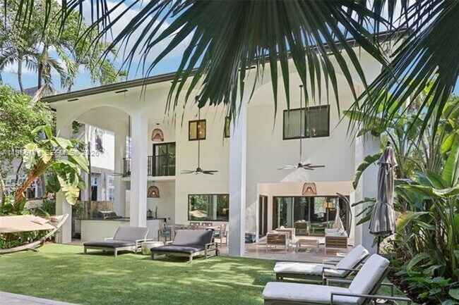 Building Photo - 34 SW 22nd Rd