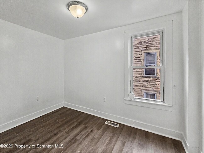 Building Photo - 907 Green Ridge St