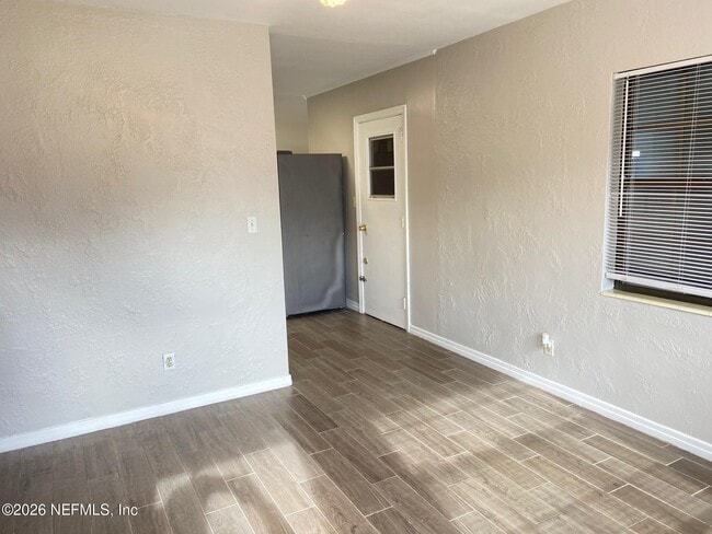 Building Photo - 8929 MacArthur Ct S