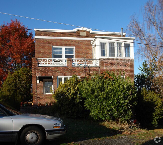 Building Photo - 400 Blaine St