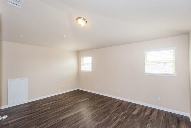 Building Photo - 8113 Rosano St