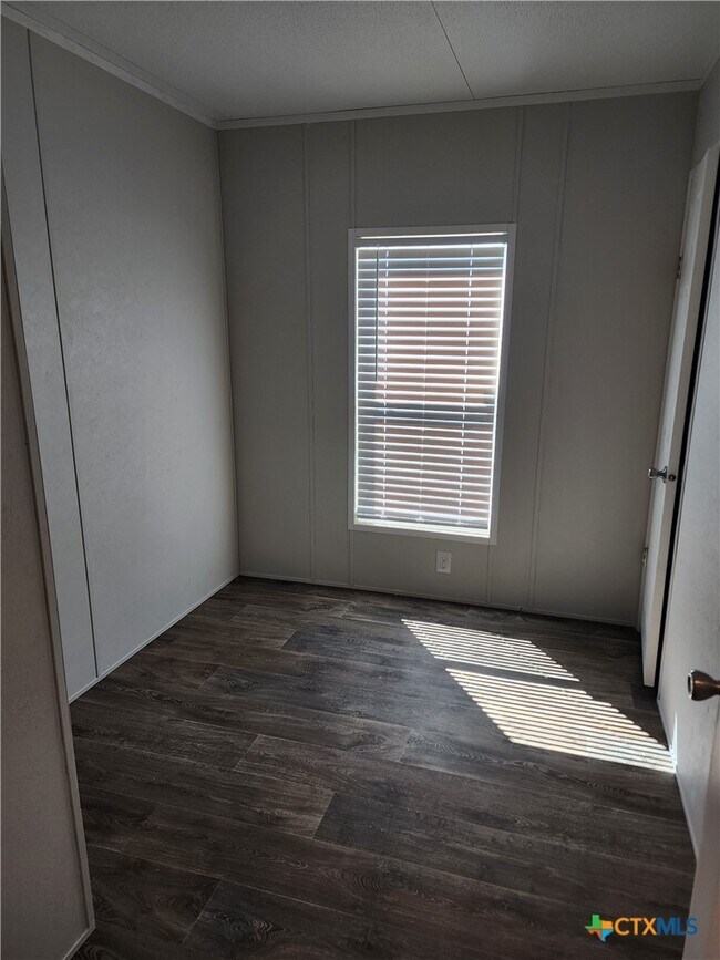 Building Photo - 180 County Rd 2600