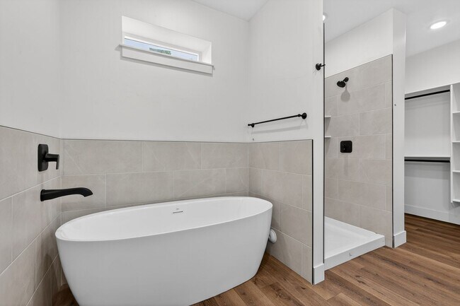 Building Photo - JR119L