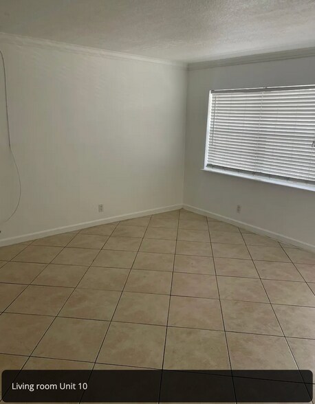 living room - 8 SE 19th Ave