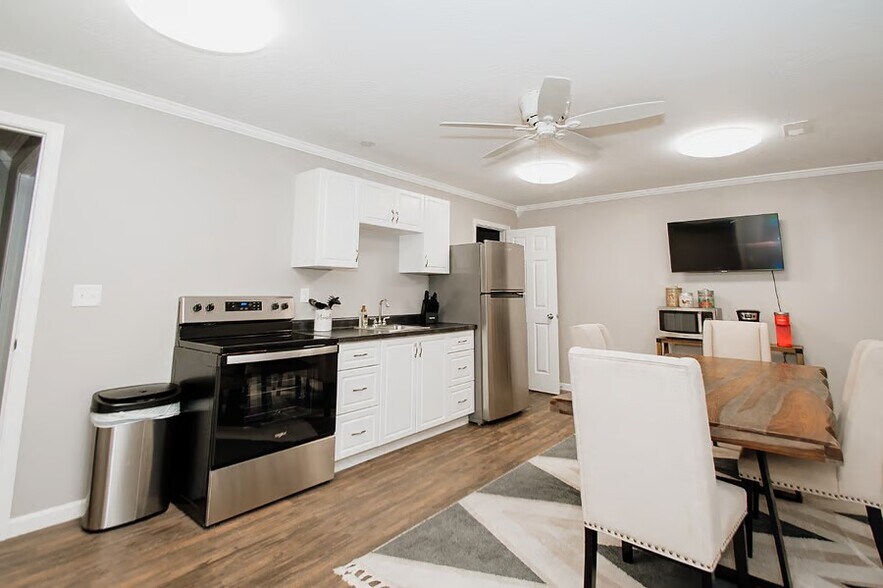 Building Photo - 417 N Jefferson St