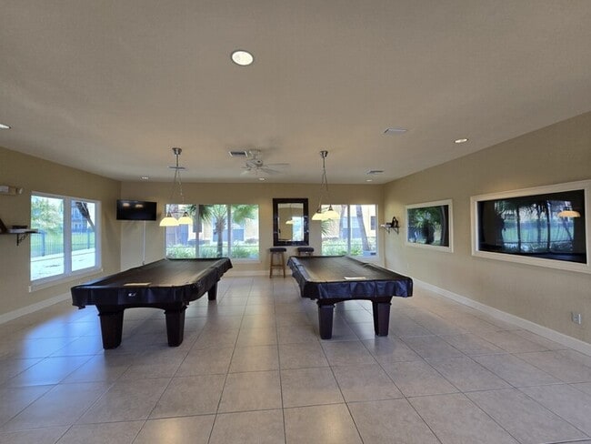 Building Photo - 1 Bed 1 Bath Condo For Rent in Tampa $1499