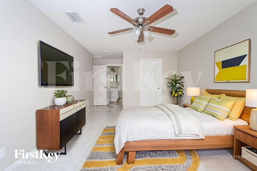 Building Photo - 1065 SW Haleyberry Ave