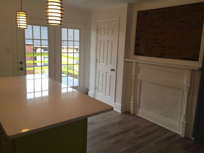 Building Photo - Modern 4 Bedroom, 2 Bathroom Rental in Sou...