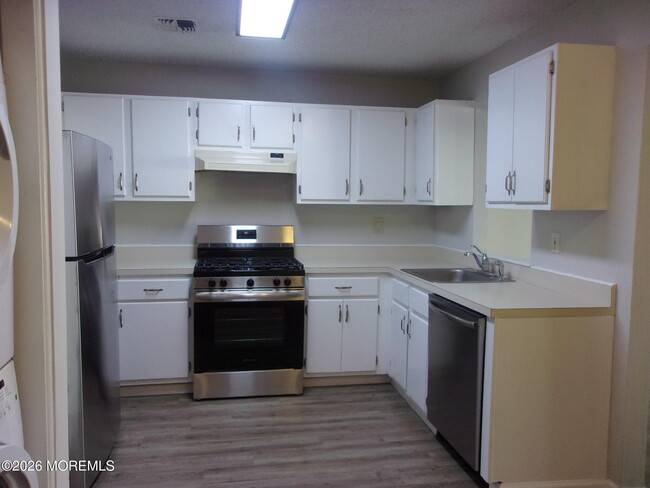 Building Photo - 159 Tulip Ln