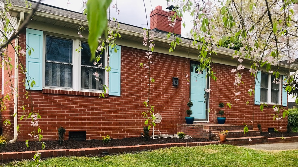 Front of house view - 212 Evans St