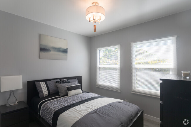 1BR, 1BA- 525SF- Bedroom - 815 Mariposa St