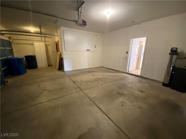 Building Photo - 1317 Woodmore Dr