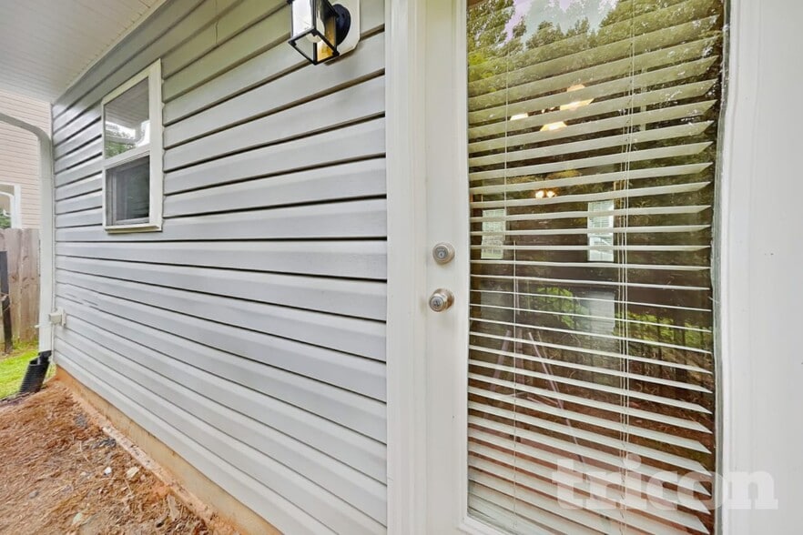 Building Photo - 427 Randolph Dr