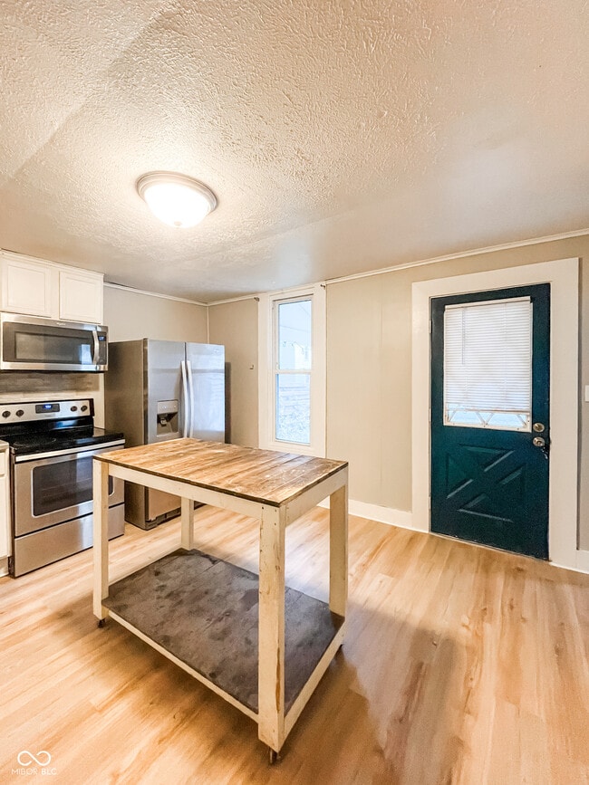 Building Photo - 102 Meridian St