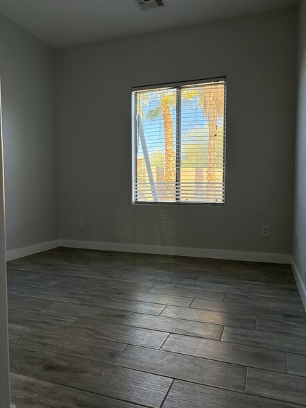 BR4-1st Floor Guest Room - 15642 W Devonshire Ave