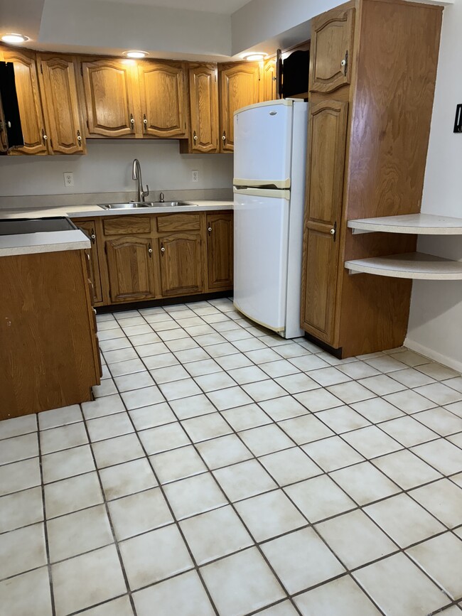 Kitchen - 3 Helen Ave