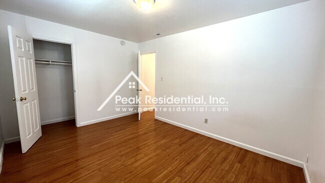 Building Photo - Nice 4bd/3ba House with 2 Car Garage