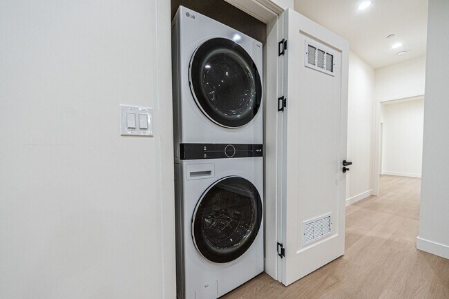 Building Photo - Now Offering Two Weeks Free – Upstairs 3-B...