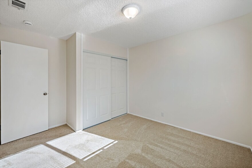 Building Photo - 490 N 5th St
