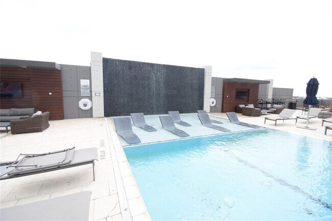 Building Photo - 5925 Almeda Rd
