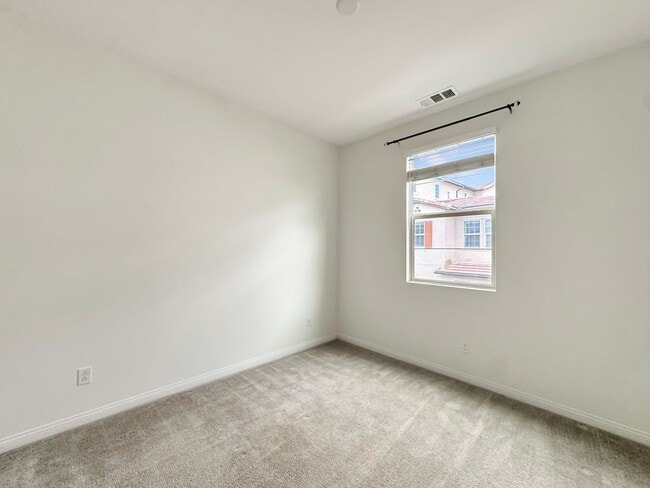 Building Photo - Beautiful 3B/2.5BA Townhome in 4S Ranch!