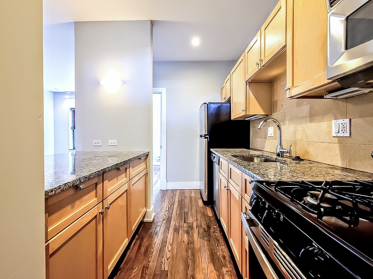 Building Photo - 736 W Addison St