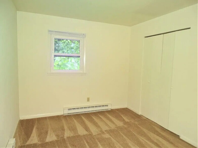 Building Photo - 4632 New Holland Rd