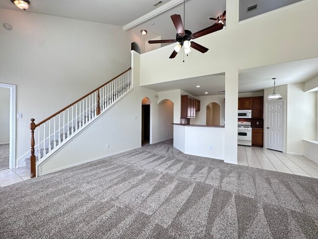 Building Photo - 2211 Highland Crossing Dr