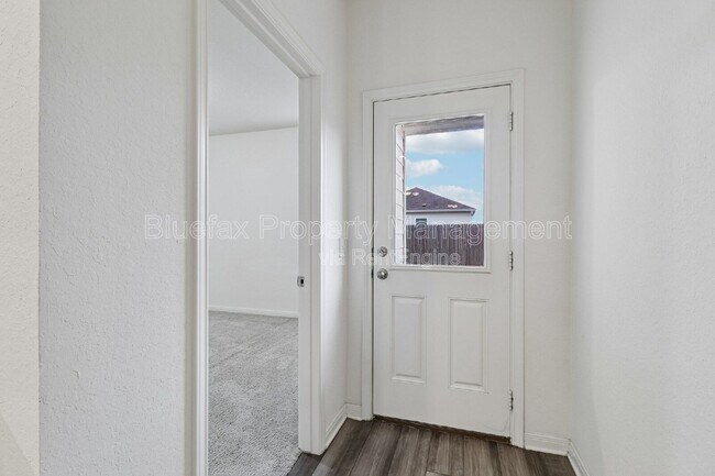 Building Photo - 14374 Palm Ridge