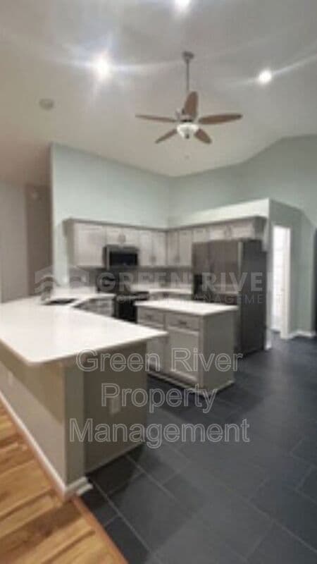Building Photo - 1559 Lakeway Dr