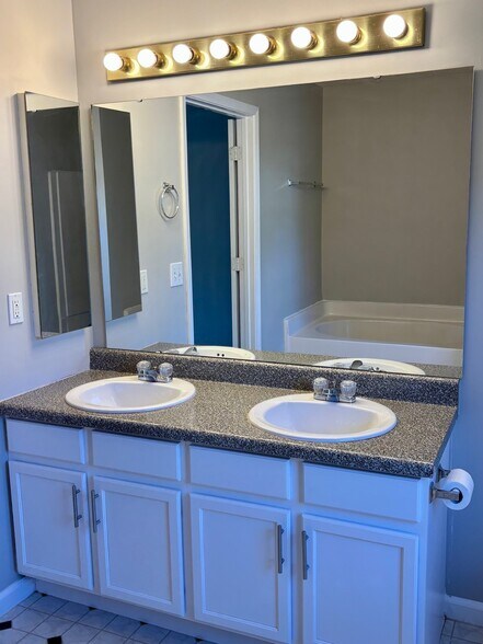 Building Photo - 169 Walkbridge Way