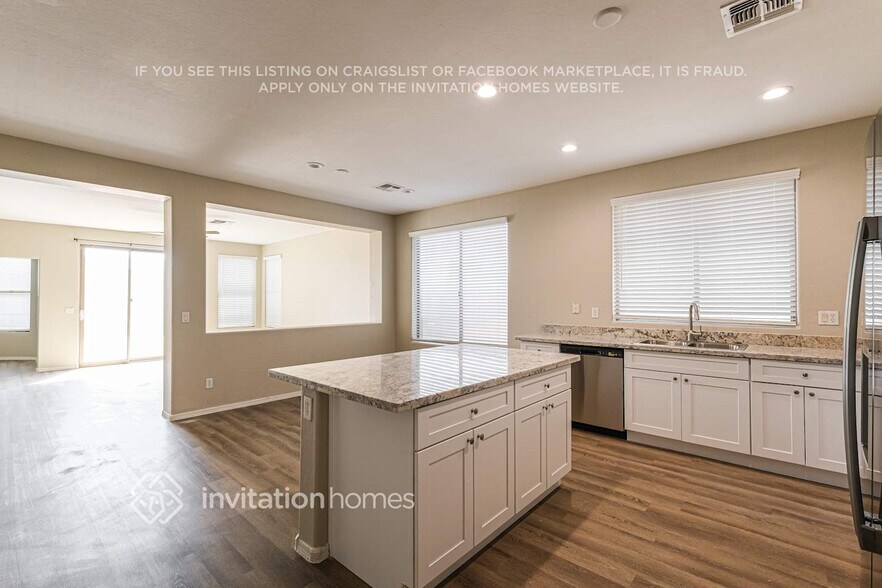 Building Photo - 6826 S 30th Ln