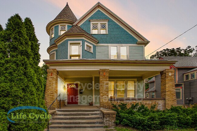 Building Photo - 248 Henry Ave SE