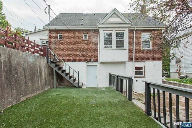 Building Photo - 2389 3rd St